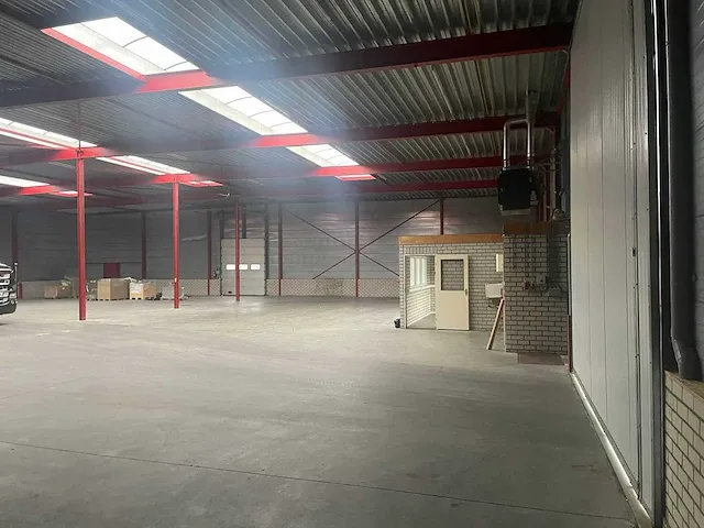 Plat dak staalconstructie 30x67 mtr (2010m2) - afbeelding 17 van  84