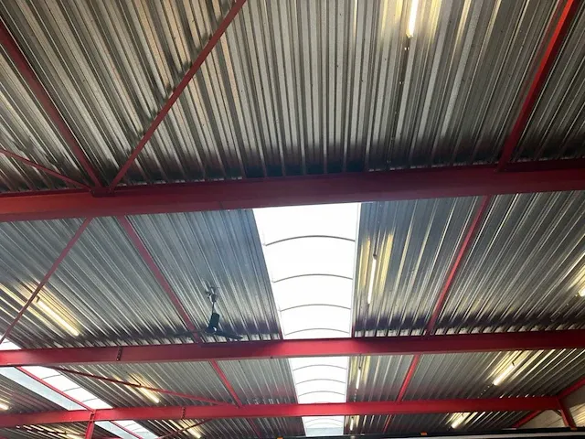 Plat dak staalconstructie 30x67 mtr (2010m2) - afbeelding 39 van  84