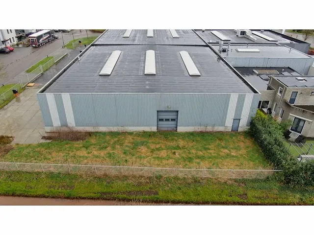 Plat dak staalconstructie 30x67 mtr (2010m2) - afbeelding 56 van  84