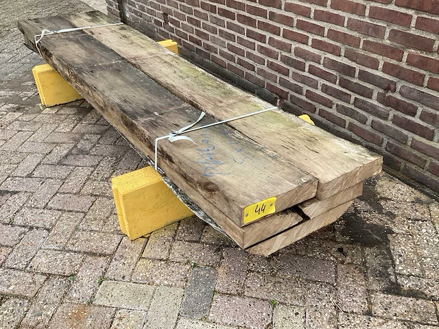 Plataan - 2019 gezaagd 200 x 570 x 2560 mm - schaaldeel (5x) - afbeelding 1 van  6