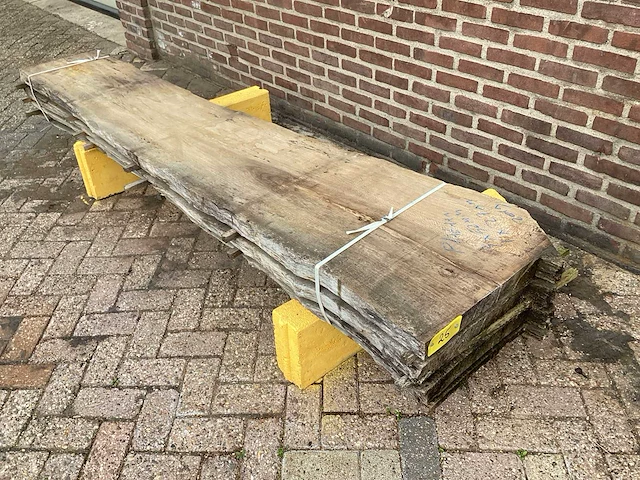 Plataan - 2019 gezaagd 240 x 600 x 2420 mm - schaaldeel (4x) - afbeelding 1 van  6