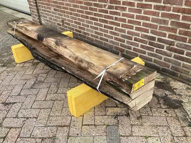 Plataan - 2019 gezaagd 270 x 340 x 2400 mm - schaaldeel (4x) - afbeelding 1 van  6