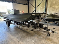 Platbodem op trailer, aluminiumjon, jon 520, groen