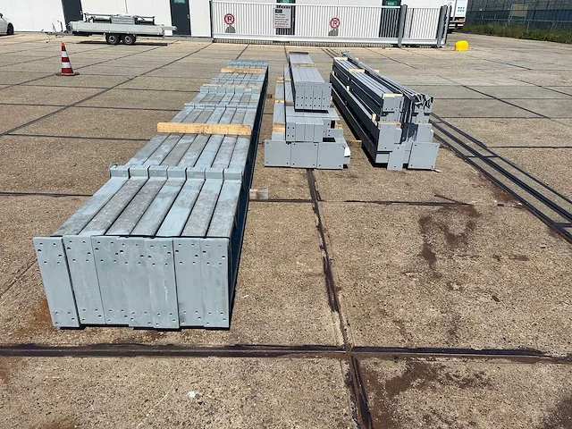 Platdak - staalconstructie 9.60 x 40.00 meter (384m2) - afbeelding 2 van  14