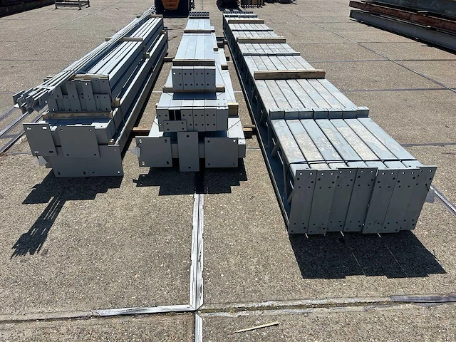 Platdak - staalconstructie 9.60 x 40.00 meter (384m2) - afbeelding 11 van  14