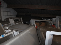 Platdak lichtkoepels / vensters in diverse maten en uitvoeringen op entresol. compleetheid onbekend. - afbeelding 1 van  5