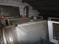 Platdak lichtkoepels / vensters in diverse maten en uitvoeringen op entresol. compleetheid onbekend. - afbeelding 4 van  5