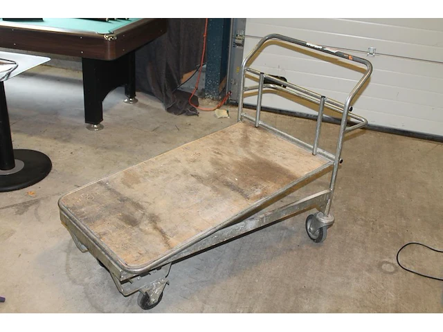 Plateauwagen met plateau 64 x 120 cm. - afbeelding 1 van  2