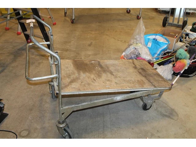 Plateauwagen met plateau 64 x 120 cm. - afbeelding 2 van  2