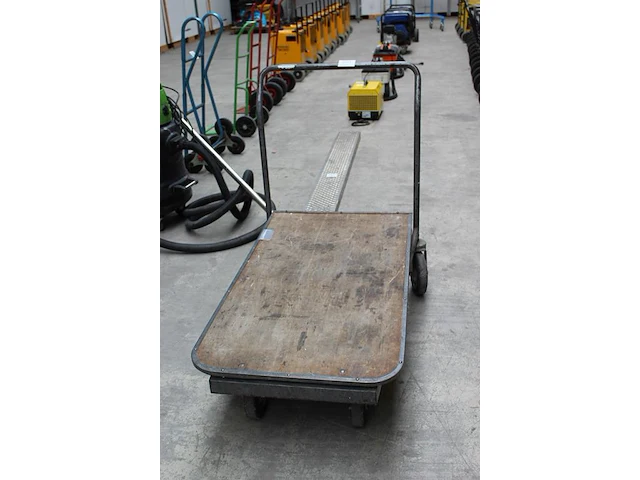 Plateauwagen met plateau-afmeting 118 x 65 cm. - afbeelding 2 van  2