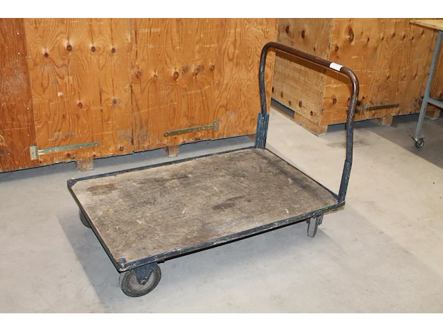 Plateauwagen met plateauafmeting 125 x 80 cm. - afbeelding 1 van  2
