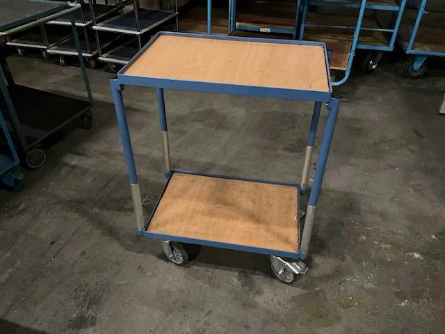 Plateauwagen v.v. 2 etages 68x42x87cm - afbeelding 1 van  1