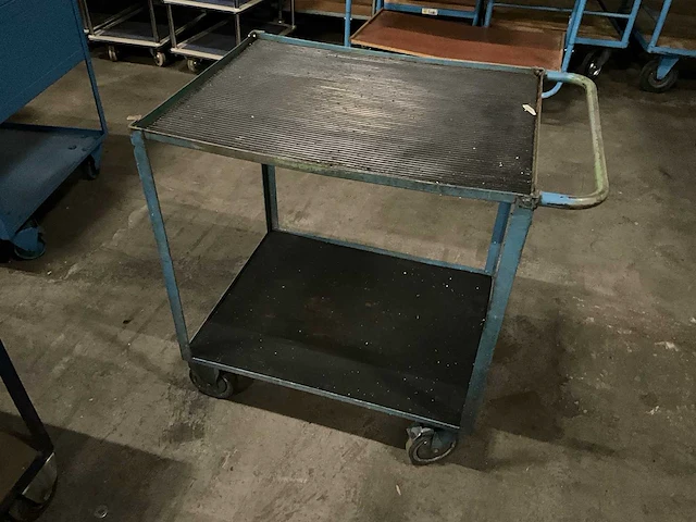 Plateauwagen v.v. 2 etages 70x56x79cm - afbeelding 1 van  1