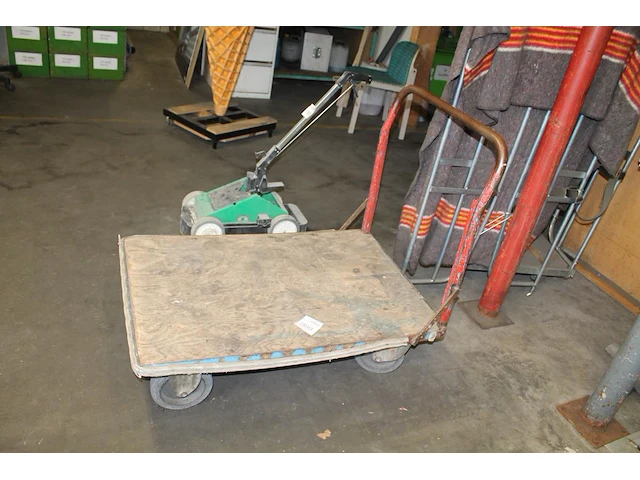 Plateauwagentje. afmeting 107 cm x 70 cm - afbeelding 1 van  1