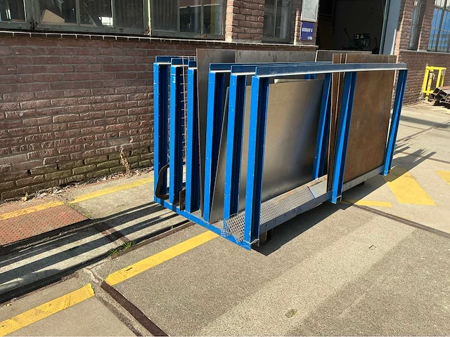 Platenbak met platen - afbeelding 1 van  6