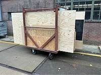 Platenkar met diverse houten platen - afbeelding 1 van  7