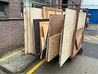 Platenkar met diverse houten platen - afbeelding 4 van  7