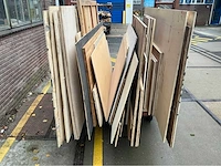 Platenkar met diverse houten platen - afbeelding 5 van  7
