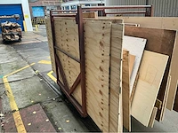 Platenkar met diverse houten platen - afbeelding 6 van  7