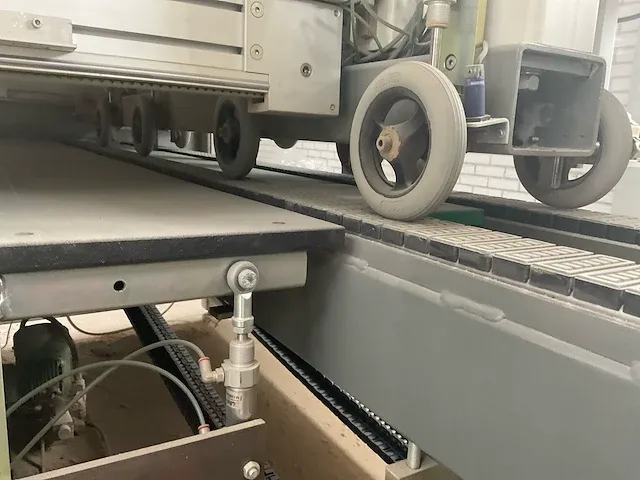 Platenopdeelzaagmachine met bewerkingsstations - afbeelding 53 van  66