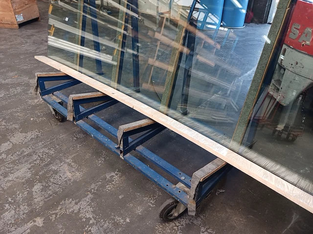 Platenwagen met inhoud - afbeelding 3 van  11