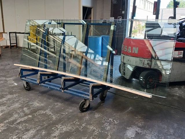 Platenwagen met inhoud - afbeelding 1 van  11