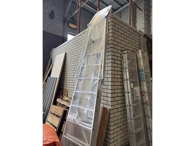 Platformtrap met gefelste treden voorzien van safer step zarges, zap safemaster s 41678 - afbeelding 2 van  2