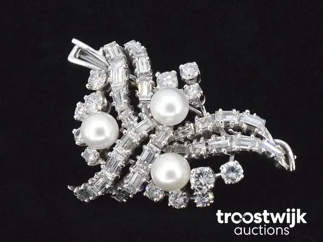 Platina broche met diamanten en parels - afbeelding 1 van  6