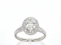 Platina entourage ring met 1.00 carat ovaal geslepen diamant en briljant diamanten - afbeelding 1 van  10