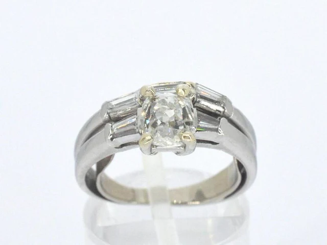 Platina ring met antiek geslepen diamant en hoge kwaliteit baguette geslepen diamanten - afbeelding 1 van  7
