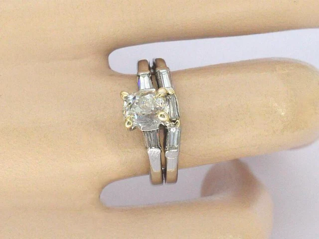Platina ring met antiek geslepen diamant en hoge kwaliteit baguette geslepen diamanten - afbeelding 2 van  7