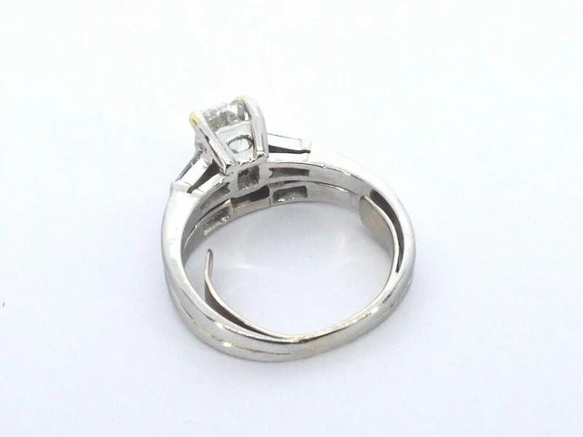 Platina ring met antiek geslepen diamant en hoge kwaliteit baguette geslepen diamanten - afbeelding 5 van  7