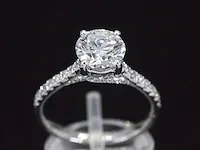 Platina solitair ring met een 1.00 carat briljant geslepen diamant