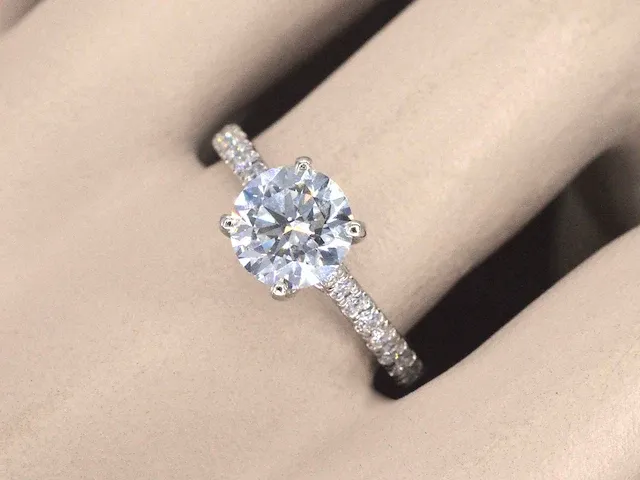 Platina solitair ring met een 1.00 carat briljant geslepen diamant - afbeelding 2 van  9