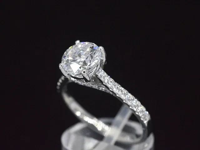 Platina solitair ring met een 1.00 carat briljant geslepen diamant - afbeelding 3 van  9