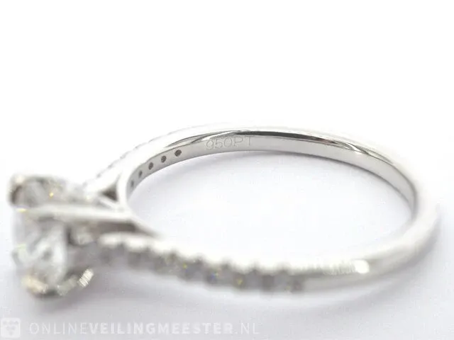 Platina solitair ring met een 1.30 carat briljant geslepen diamant - afbeelding 2 van  11