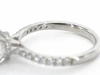 Platina solitair ring met een 1.51 carat gecertificeerde briljant diamant en een hidden helo - afbeelding 2 van  11