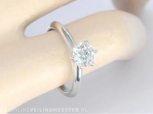Platina tiffany solitair ring met diamant 0.72 carat - afbeelding 4 van  11