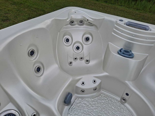 Platinum spa 6 persoons amerikaans jacuzzi en buitenspa - afbeelding 6 van  26
