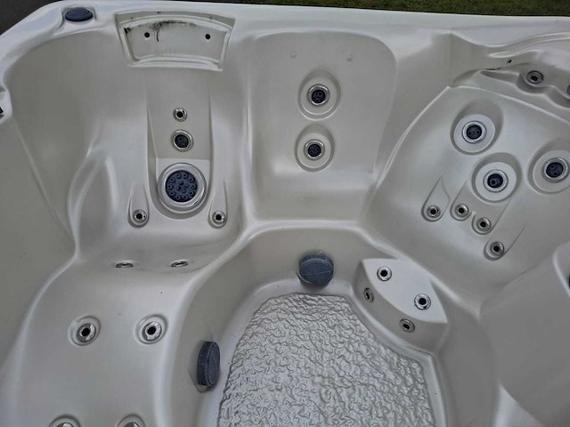 Platinum spa 6 persoons amerikaans jacuzzi en buitenspa - afbeelding 8 van  26