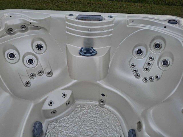 Platinum spa 6 persoons amerikaans jacuzzi en buitenspa - afbeelding 5 van  26