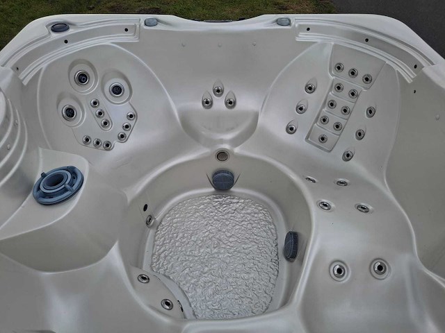 Platinum spa 6 persoons amerikaans jacuzzi en buitenspa - afbeelding 25 van  26
