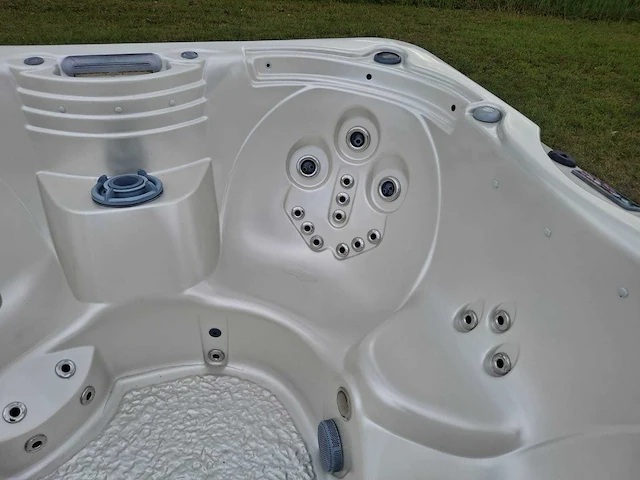 Platinum spa 6 persoons amerikaans jacuzzi en buitenspa - afbeelding 4 van  26