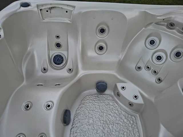 Platinum spa 6 persoons amerikaans jacuzzi en buitenspa - afbeelding 8 van  26