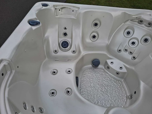 Platinum spa 6 persoons amerikaans jacuzzi en buitenspa - afbeelding 11 van  26