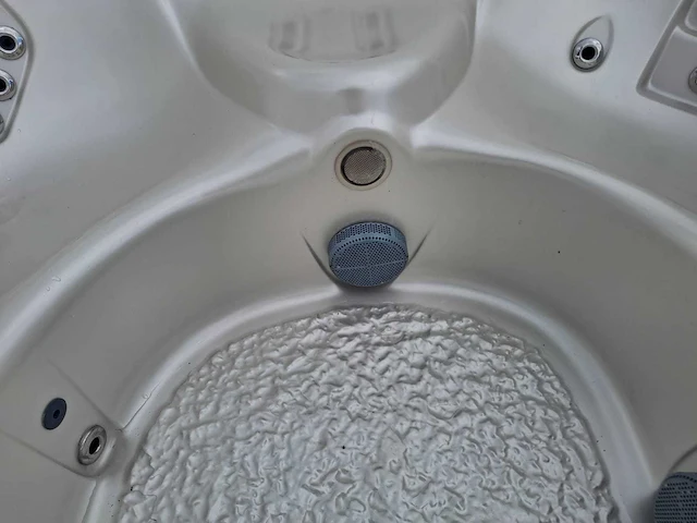 Platinum spa 6 persoons amerikaans jacuzzi en buitenspa - afbeelding 23 van  26