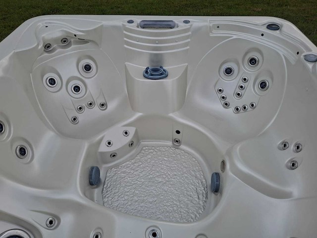 Platinum spa 6 persoons amerikaans jacuzzi en buitenspa - afbeelding 11 van  26
