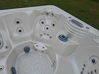 Platinum spa 6 persoons amerikaans jacuzzi en buitenspa - afbeelding 17 van  26