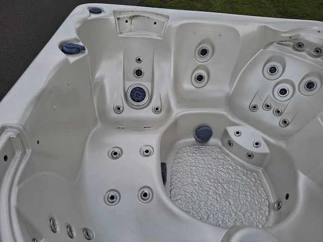 Platinum spa 6 persoons amerikaans jacuzzi en buitenspa - afbeelding 19 van  26