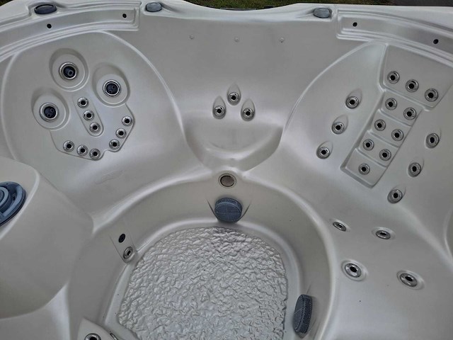 Platinum spa 6 persoons amerikaans jacuzzi en buitenspa - afbeelding 26 van  26